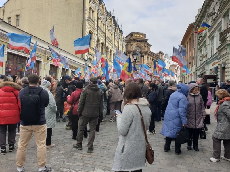 FOTO // Noi probe privind protestele plătite la Moscova, organizate de gruparea „ȘOR”. Copii și actori de figurație, angajați pentru număr