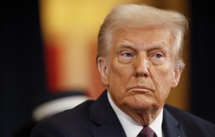Donald Trump se bazează pe „un cerc restrâns de consilieri” în timp ce analizează o eventuală lovitură împotriva Iranului