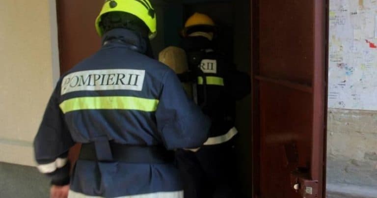 Incendiu într-un bloc din Chișinău: 16 persoane, evacuate. Patru echipaje de pompieri - la fața locului