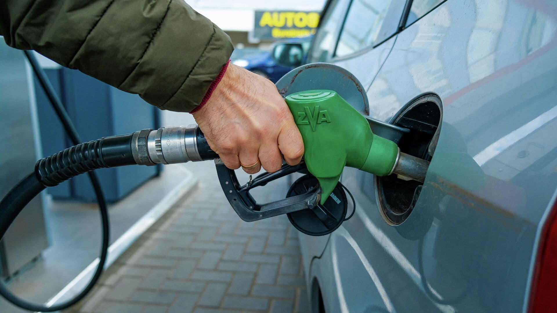 După o perioadă de ieftiniri, carburanții se scumpesc