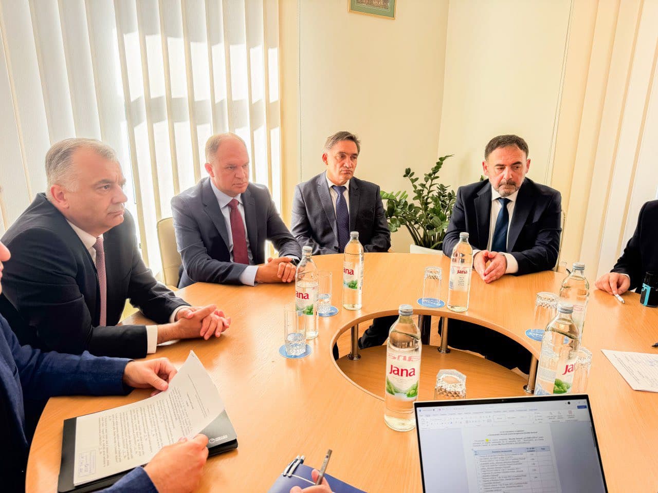 Alegeri parlamentare // Blocul Alternativa a depus actele pentru înregistrare la CEC