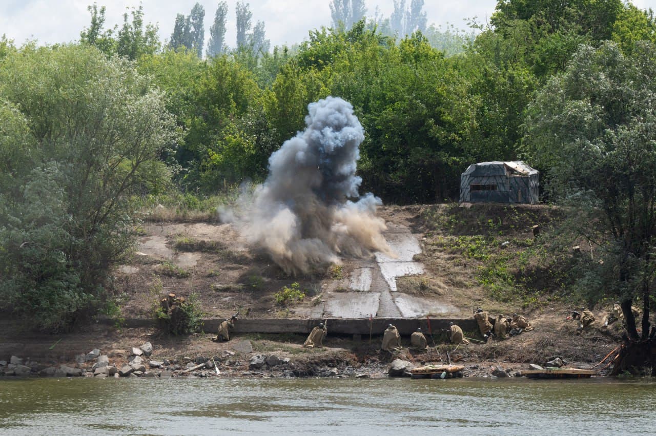 FOTO // Gest major de sfidare din partea separatiștilor transnistreni. Au simulat operațiunea Iași-Chișinău cu tancuri și lansatoare Katiușa