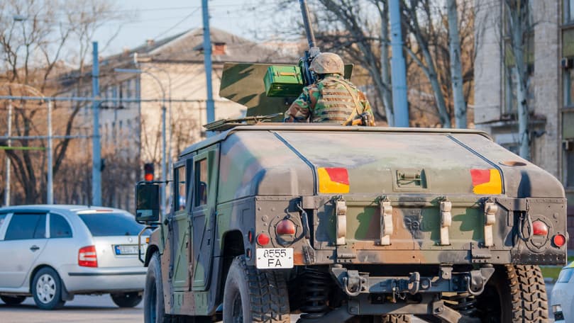 Fără panică! Tehnică militară, pe drumurile spre Chișinău și Cahul în cadrul unor instruiri ale Armatei Naționale