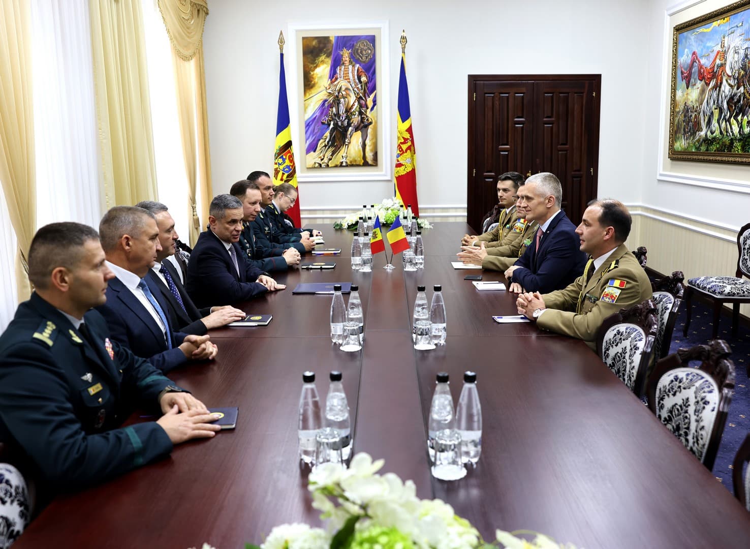 Noul atașat adjunct al apărării din cadrul Ambasadei României la Chișinău, prezentat ministrului Anatolie Nosatîi