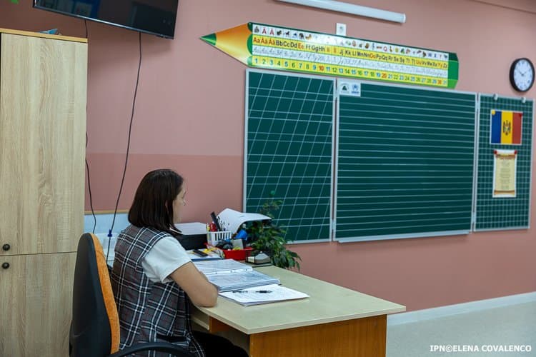 Profesori de limba română din Găgăuzia vor merge la cursuri în România