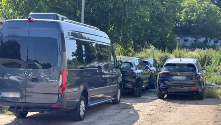 VIDEO // Schemă de contrabandă cu automobile aduse din UE, în valoare de 3 mln. lei, deconspirată de oamenii legii