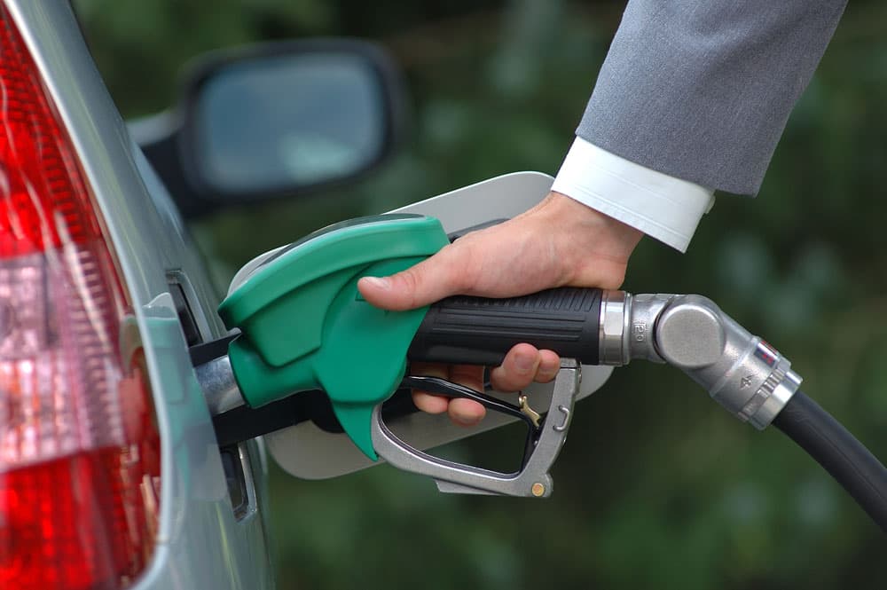 Se ieftinesc carburanții. De la 1 iulie prețurile la benzinării scad ușor