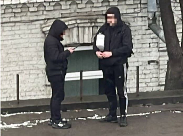 The Guardian: Rusia plăteşte adolescenţi ucraineni pentru a deveni, fără să ştie, kamikaze într-un război din umbră. Cel mai tânăr recrut, o fată de 11 ani din Odesa
