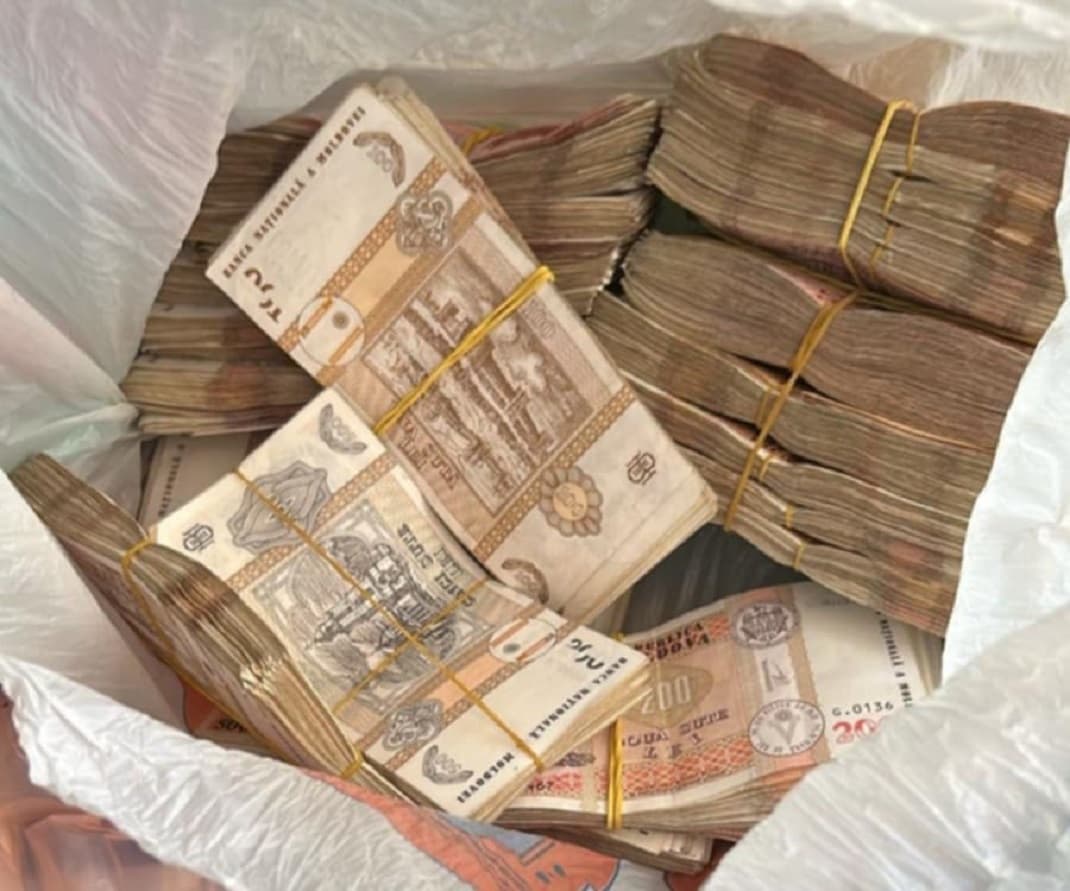Cinci angajați ai Poliției din Edineț, cercetați pentru corupție