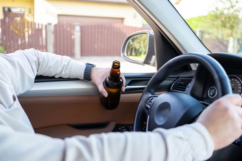 Pedeapsă cu închisoare și amendă usturătoare pentru un bărbat, care a urcat beat la volan și a încercat să mituiască polițiștii
