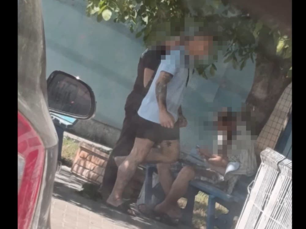 VIDEO // Percheziții la un traficant de droguri din Căușeni. Bărbatul riscă ani grei de închisoare