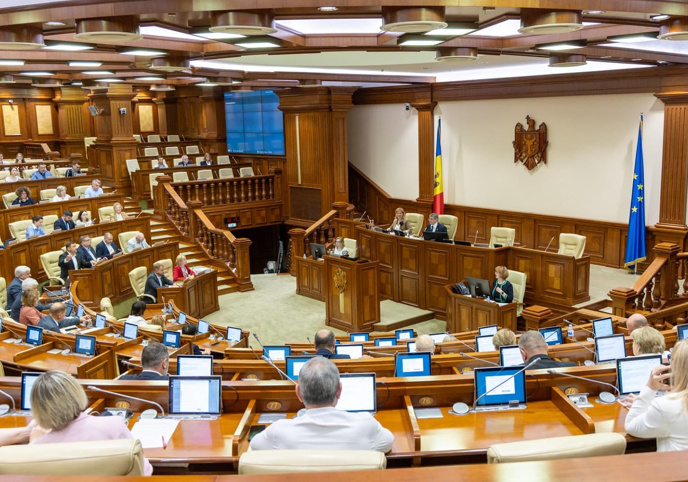 Deputații se întrunesc joi în ședință plenară. Modificarea Bugetului de Stat, pe ordinea de zi