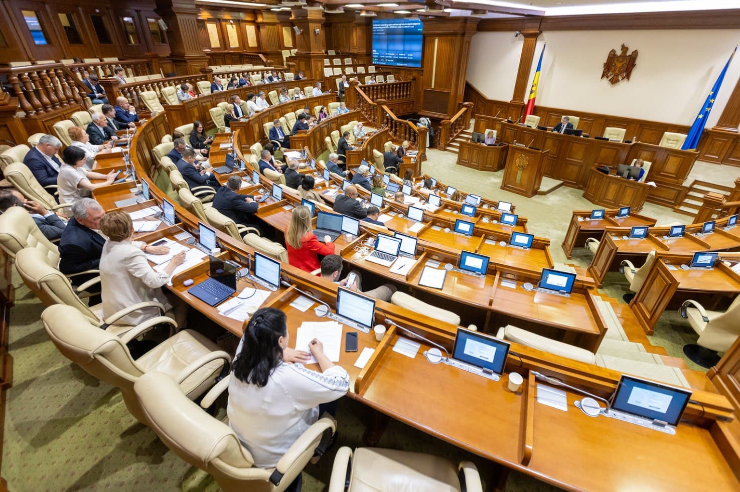 Sondajul IMAS: Patru partide și două blocuri electorale ar accede în viitorul Parlament