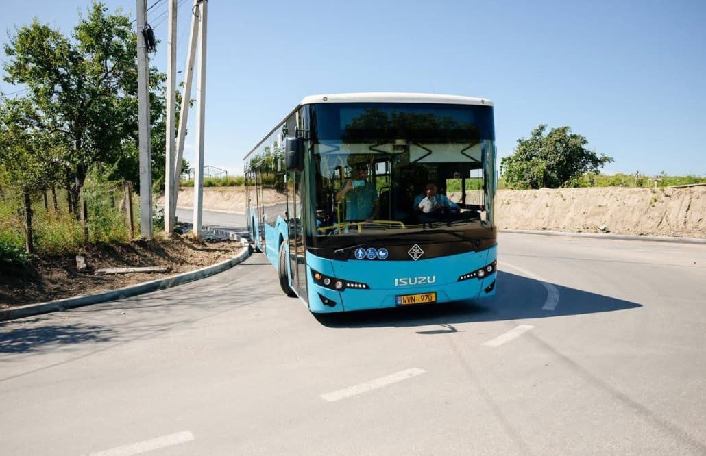 România donează 22 de autobuze parcului de transport public din Bălți