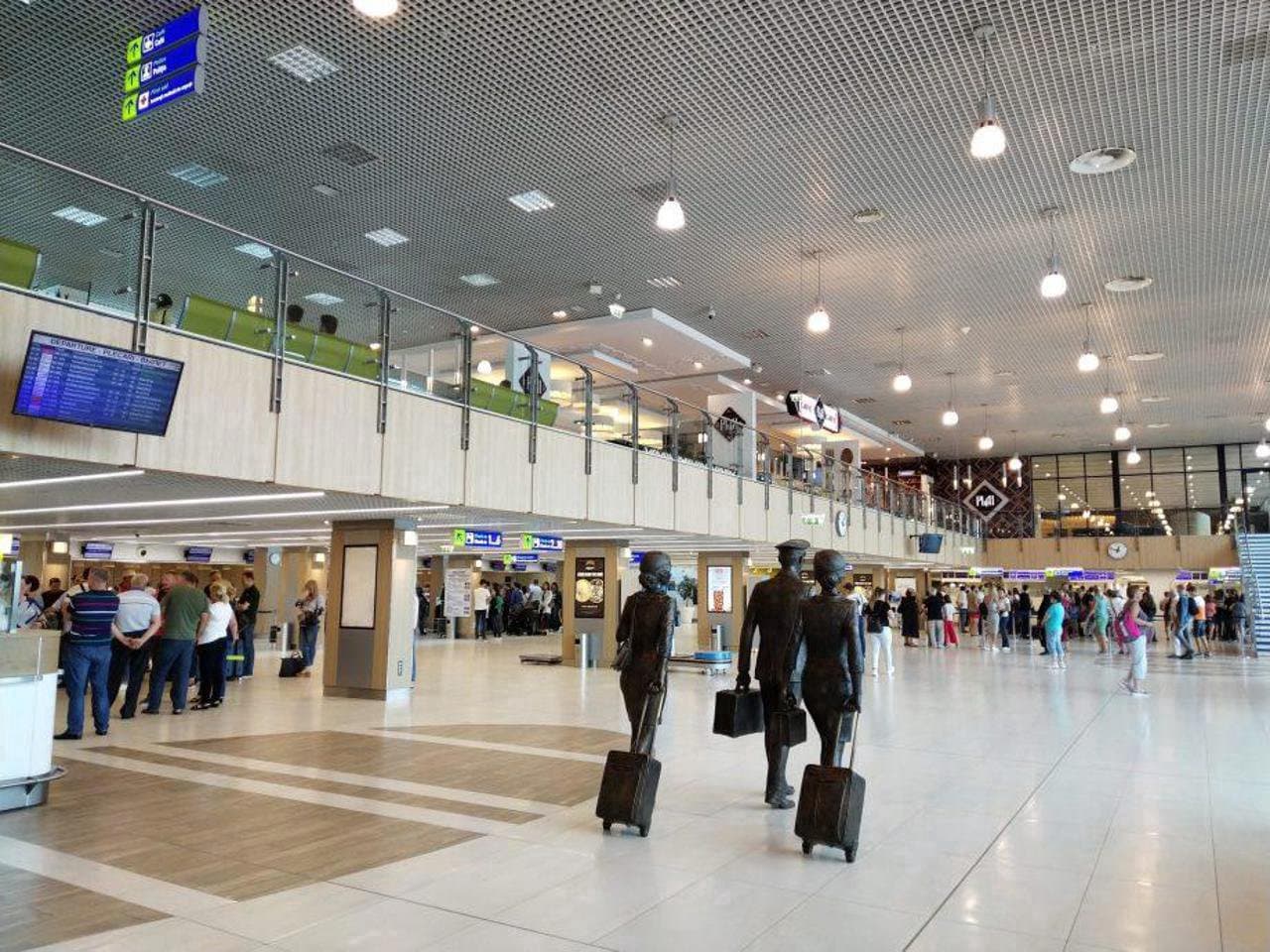 Flux mare de pasageri la Aeroportul din Chișinău. Autoritățile au intervenit pentru a preveni supraaglomerarea