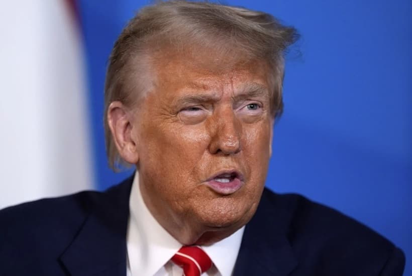 Trump spune că SUA au dat prea multe arme Ucrainei, în primele comentarii după anunţul îngheţării livrărilor