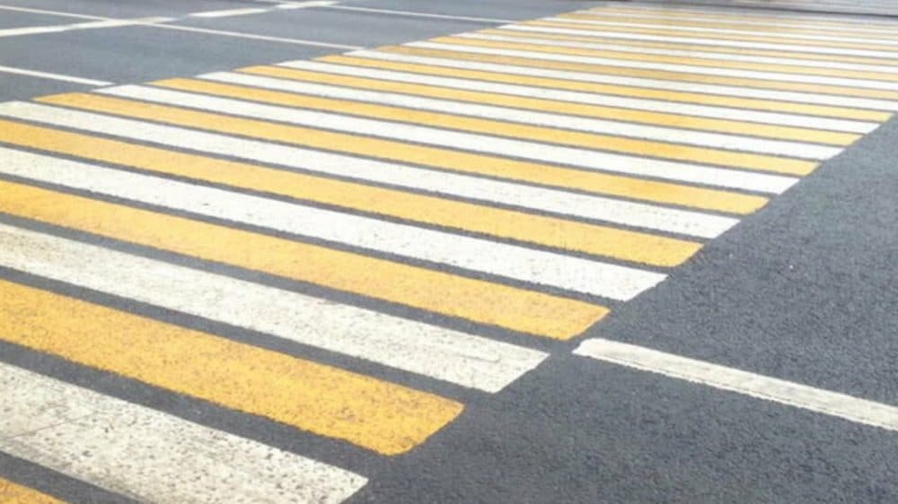 Chișinău // Un tânăr a ajuns la spital după ce a fost spulberat pe o trecere pentru pietoni. Șoferul a fugit de la fața locului