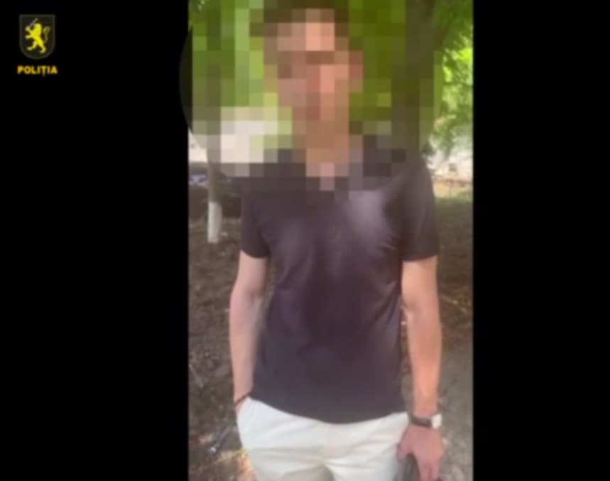 VIDEO // A împărțit bani la protestul pentru Guțul. Un membru al grupării „ȘOR”, documentat de polițiști