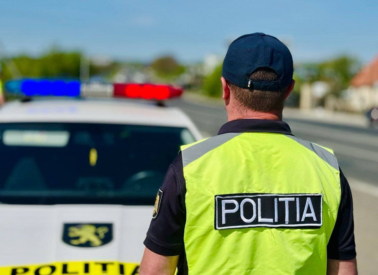 Un polițist din capitală, judecat pentru trafic de droguri. Riscă până la 15 ani de închisoare