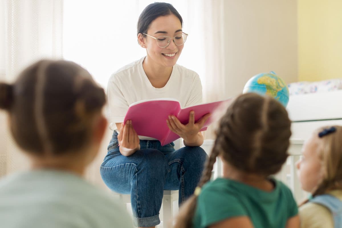 100 de profesori din școli alolingve pleacă la Iași pentru a participa la cursuri de română