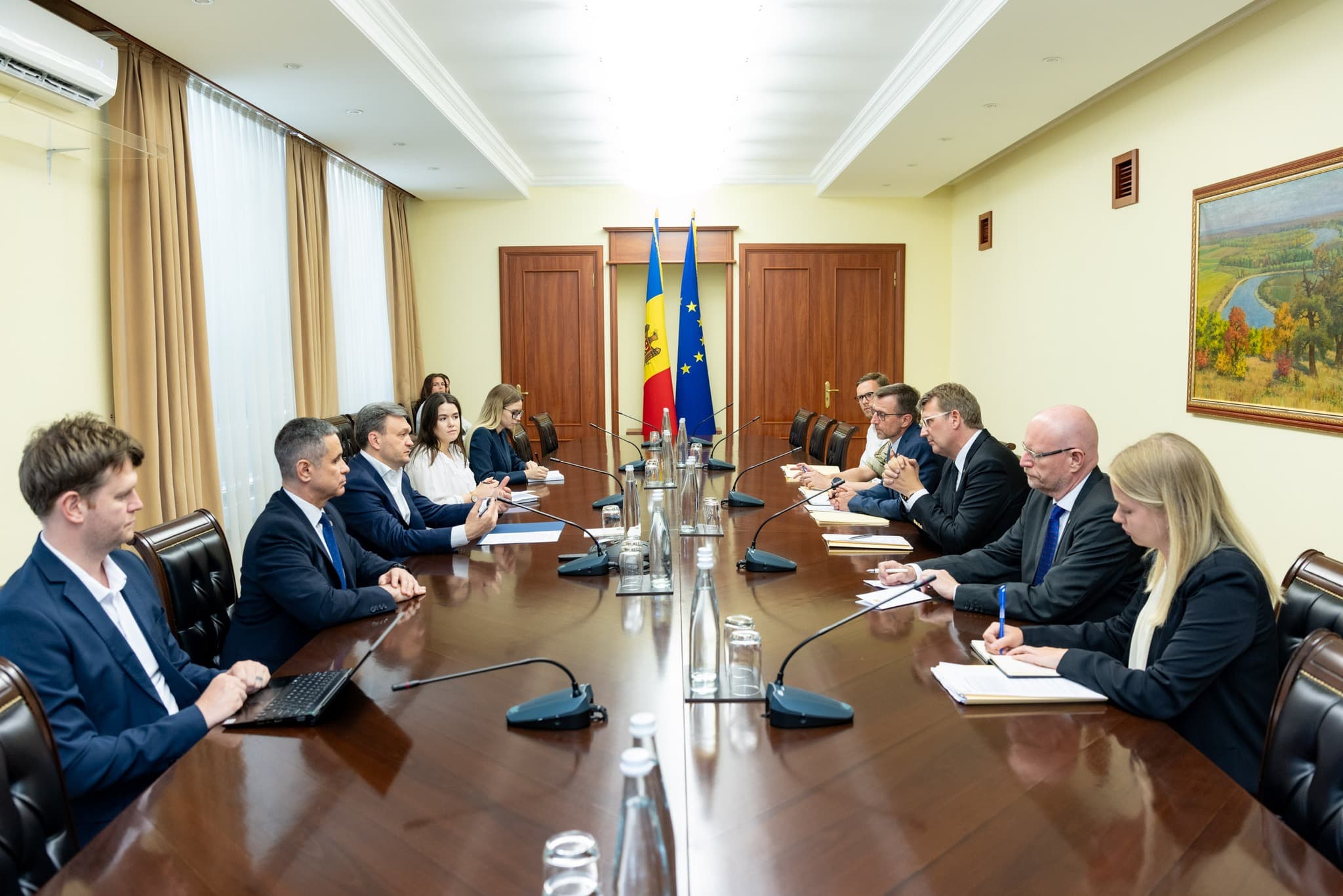 Dorin Recean, întrevedere cu ministrul danez al Apărării: Integrarea europeană este singura direcție spre pace și bunăstare pentru fiecare moldovean