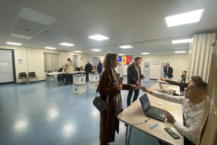 Votanții din diaspora vor fi incluși pe liste electronice după scanarea actului de identitate
