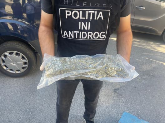Contrabandă de proporții. Droguri de peste 1,5 mln de lei, depistate în colete aduse din Spania