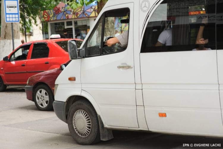 Transport public aproape inexistent în satele izolate