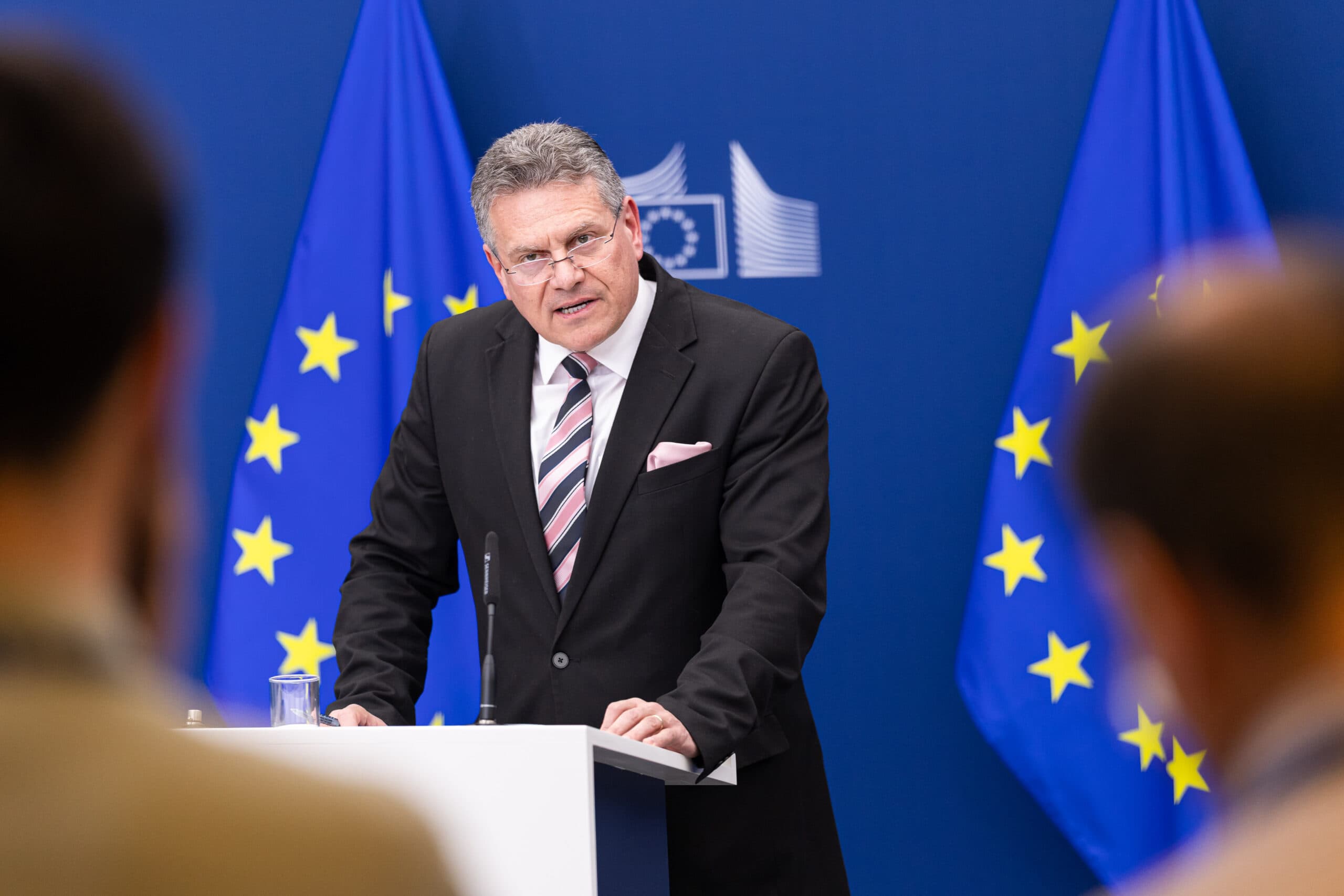 O ultimă încercare. Un emisar al UE merge la Washington, în timp ce Bruxelles-ul se pregătește să riposteze dur la taxele vamale promise de Trump