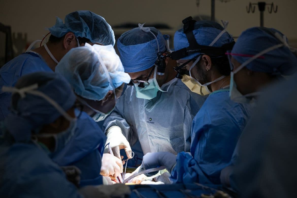 Medicii de la Spitalul Republican au refăcut digestia unei paciente după scoaterea stomacului