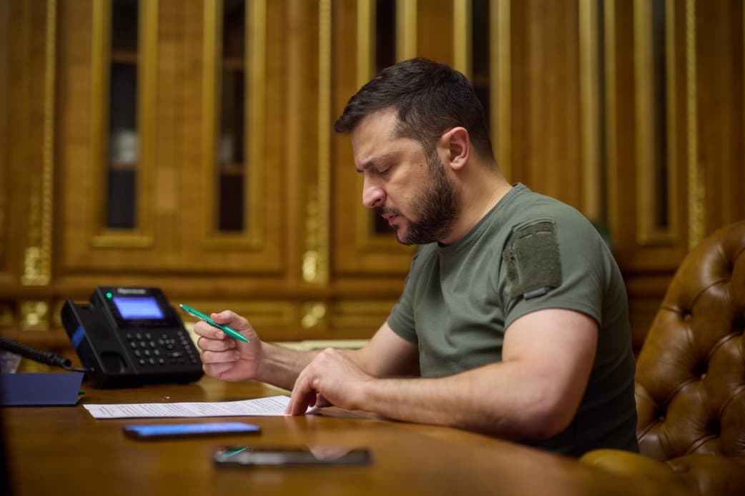 Zelenski a vorbit la telefon cu Macron. Tema: livrări de rachete, drone şi pregătirea piloţilor ucraineni pe avioane Mirage
