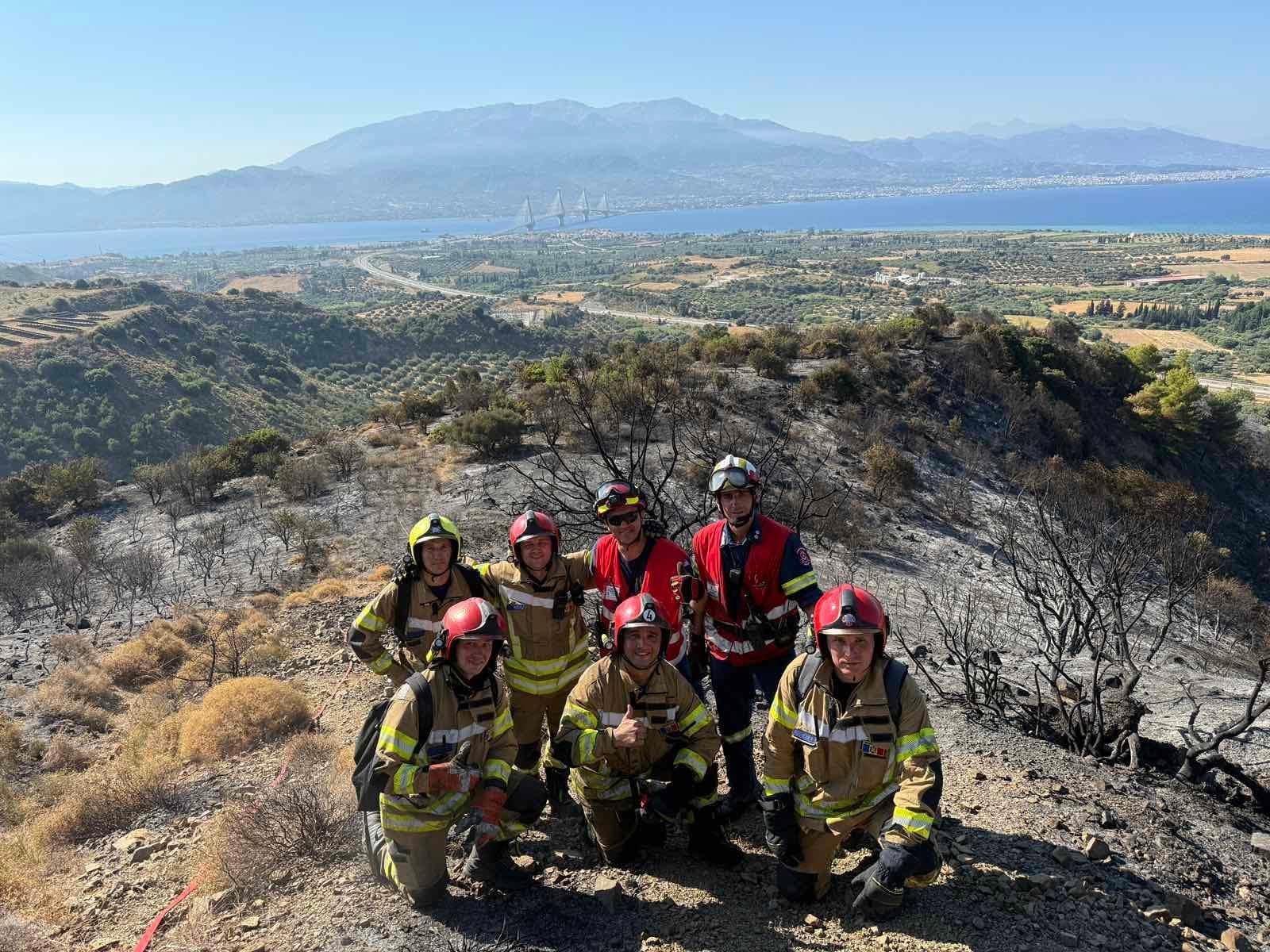 FOTO // Misiune grea pentru pompierii moldoveni detașați în Grecia. 20 de hectare de pădure, salvate