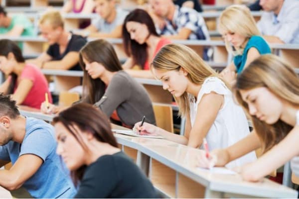 Astăzi începe admiterea la universitățile din R. Moldova