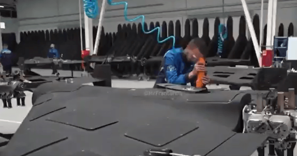 VIDEO // Putin angajează minorii în industria armamentului