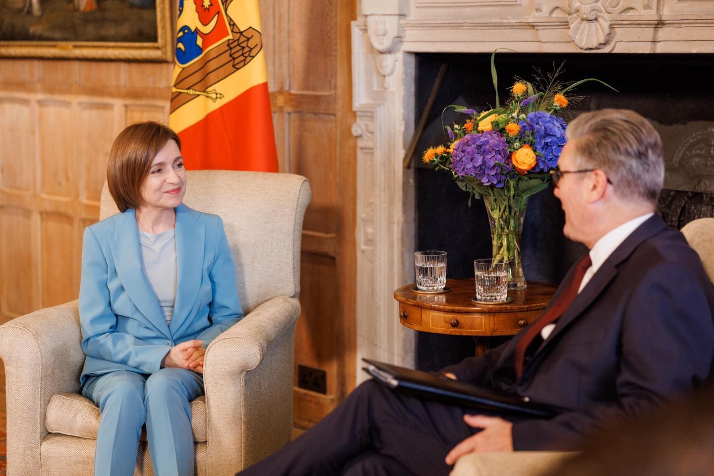 FOTO // Maia Sandu, întrevedere cu premierul britanic Keir Starmer: Vom fortifica reziliența Moldovei și vrem să atragem investițiile britanice