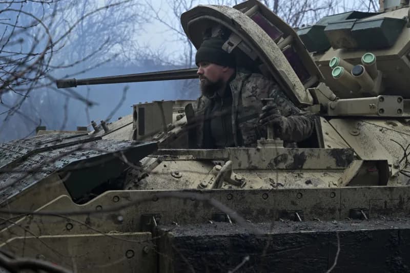 Echipamente pentru rachetele HAWK și blindatele de luptă Bradley: SUA aprobă a doua vânzare de armament pentru Ucraina în mandatul lui Trump