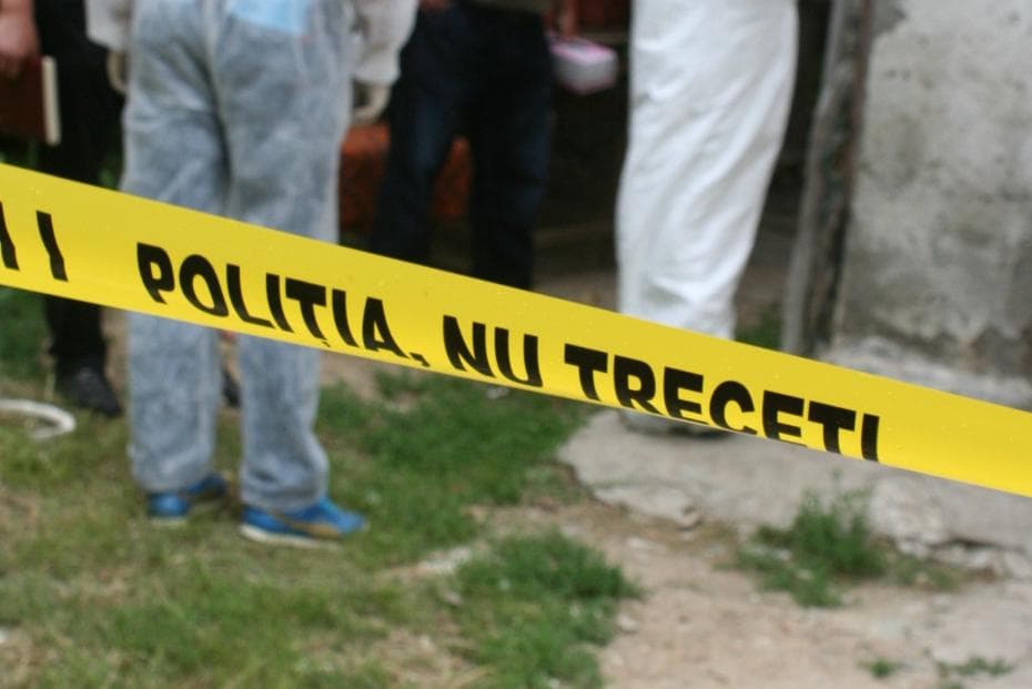 Descoperire macabră în sectorul Rîșcani. Cadavrul unui bărbat, găsit în spatele unui bloc