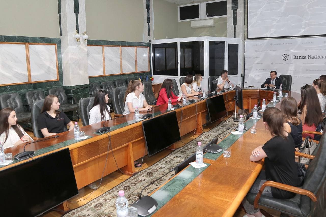Școala finanțelor, deschisă în România pentru studenții ASEM. Jurnaliștii vor participa în septembrie