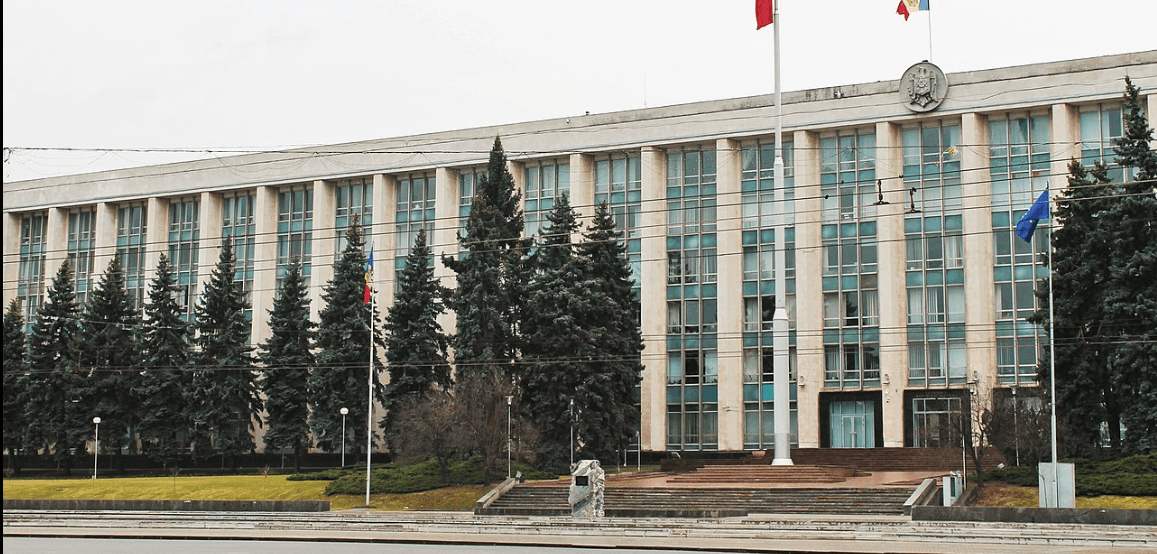 Publicat în Monitorul Oficial // Chișinăul pune în aplicare măsurile restrictive impuse de UE. Persoanele și entitățile apropiate lui Ilan Șor, incluse în listă