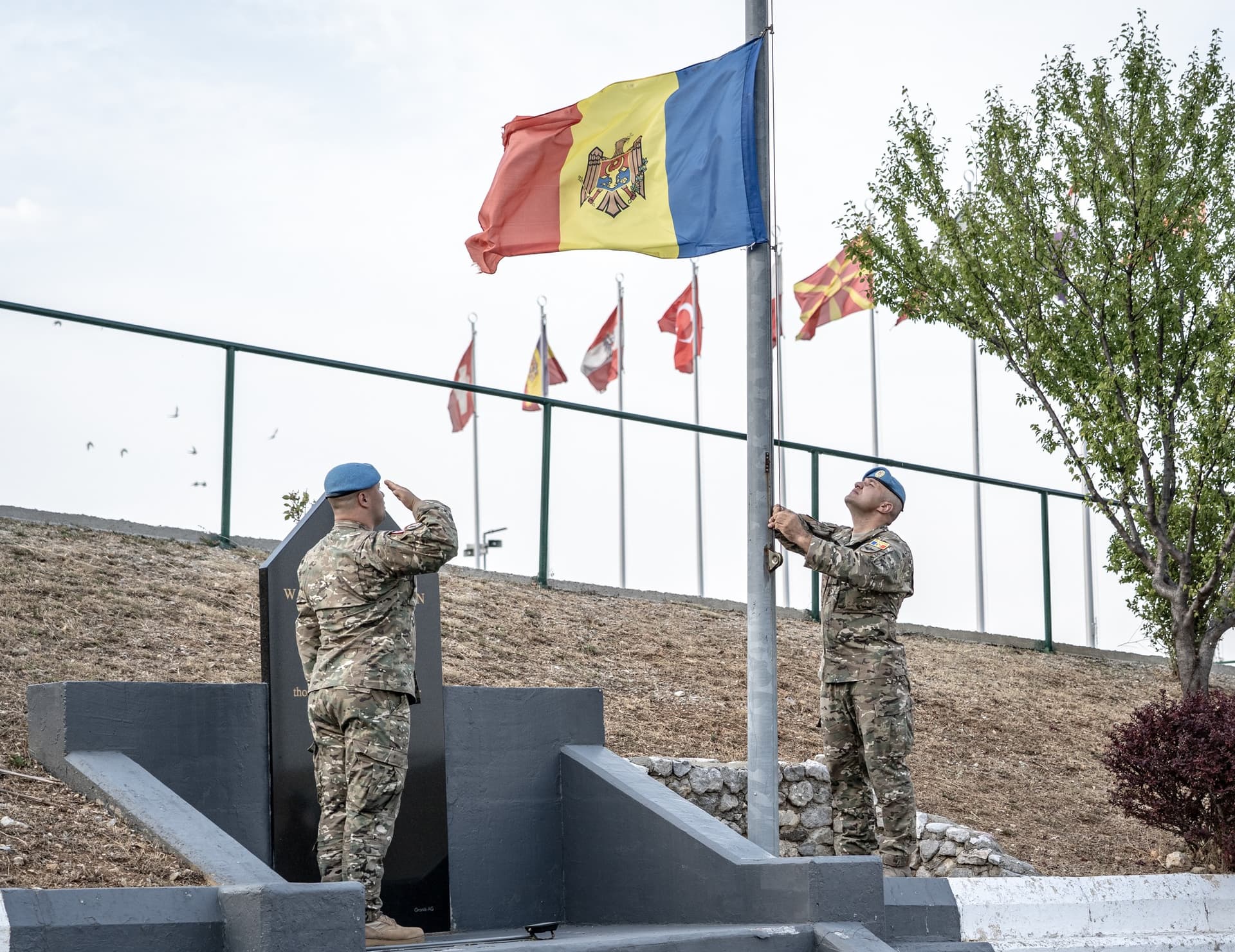 FOTO // Un nou contingent de militari moldoveni a început operațiunea de menținere a păcii în Kosovo