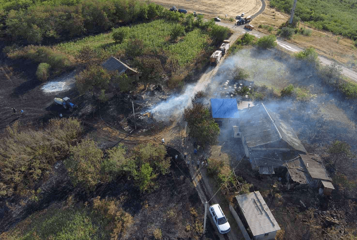 FOTO // Incendiu devastator la Căușeni. Pompierii au luptat cu flăcările timp de 11 ore