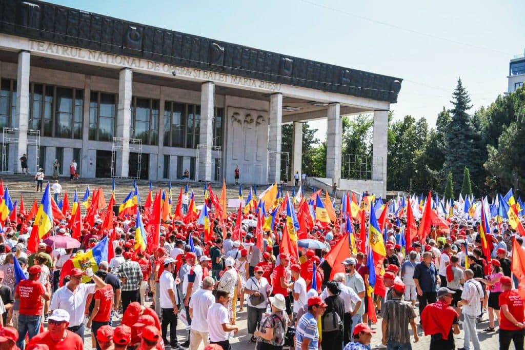 VIDEO // Încă cinci persoane care au fost plătite pentru a participa la protestul organizat de Dodon și Vlah, documentate
