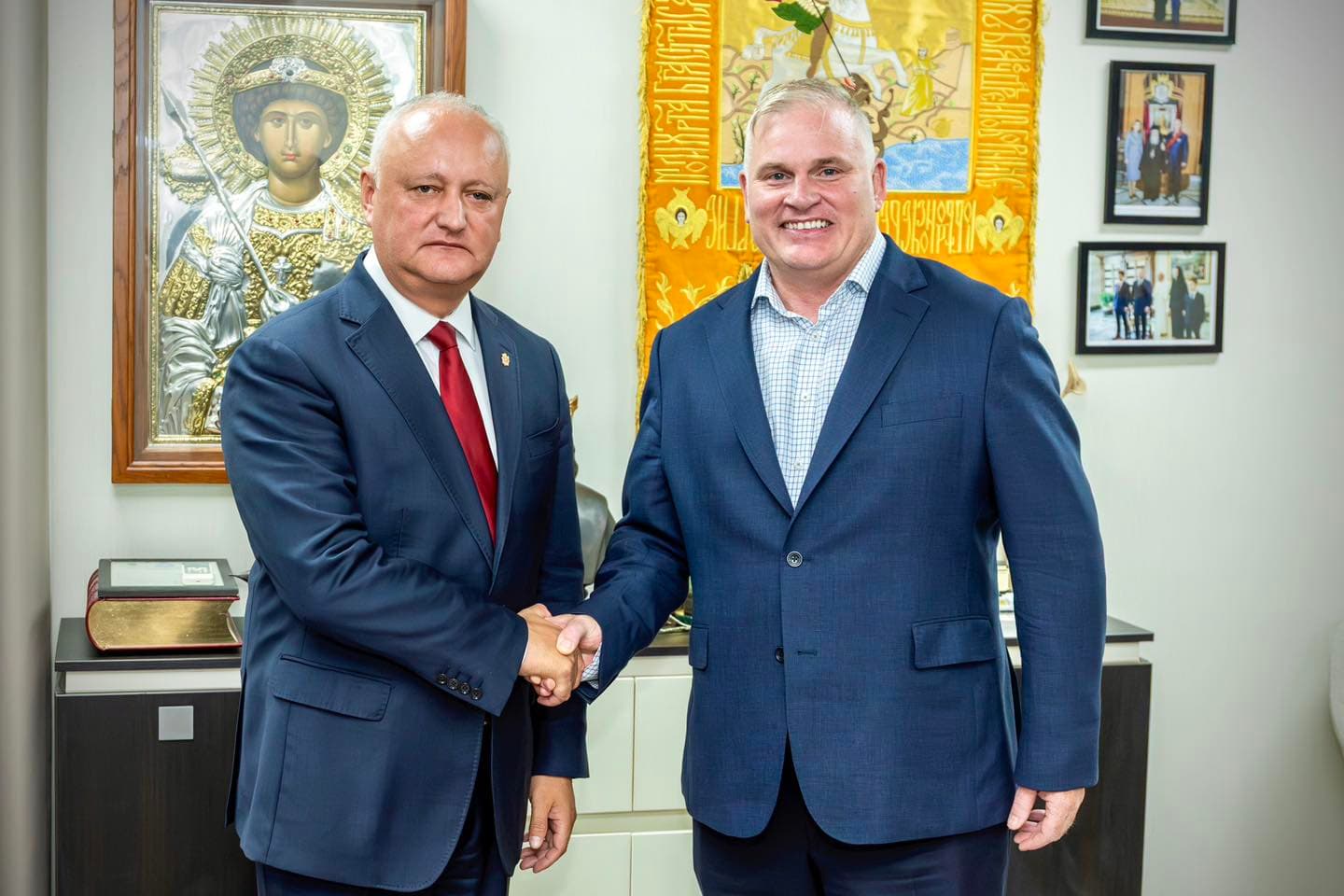 Dodon s-a întâlnit cu ”bunul său prieten”, suveranistul american Brian Brown considerat un risc pentru securitatea R. Moldova