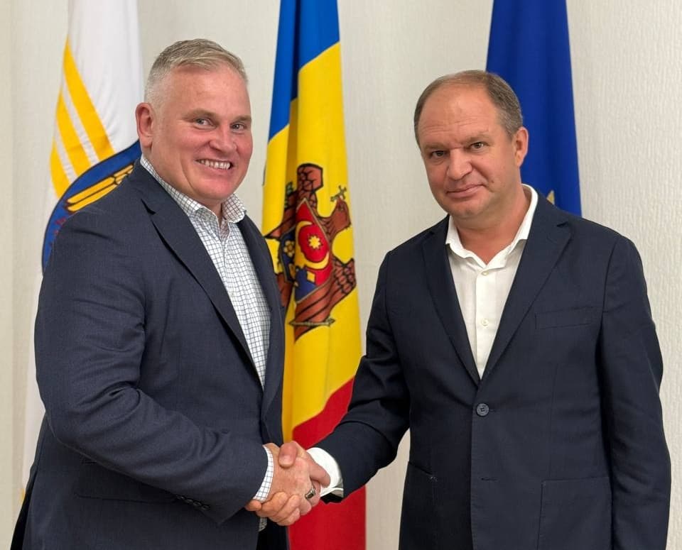 ”Proeuropeanul” Ceban a dat mâna cu prietenul lui George Simion și al oligarhilor ruși. Primarul capitalei, întâlnire cu Brian Brown