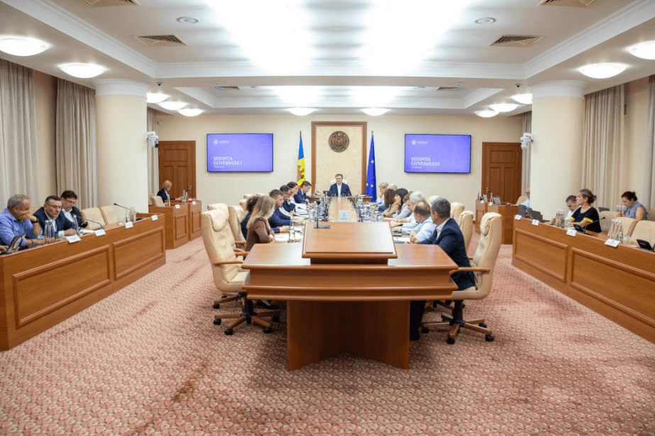 Ziua lucrătorului aviaţiei civile va fi marcată, anual, la data de 24 iunie
