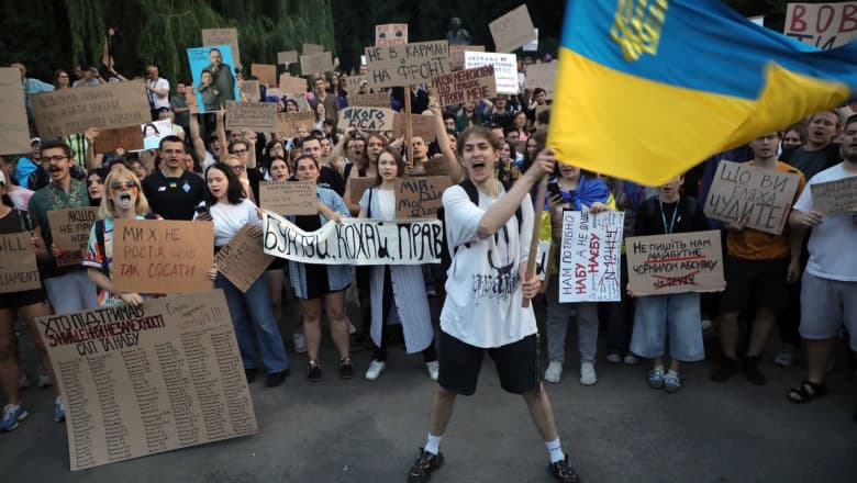 Ucraina revine asupra legii care bloca lupta anticorupție, după valul de proteste și presiuni externe