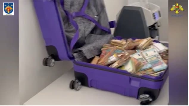 Închisoare pentru individul prins cu 500 de mii de euro la vamă. Prima instanță îl achitase