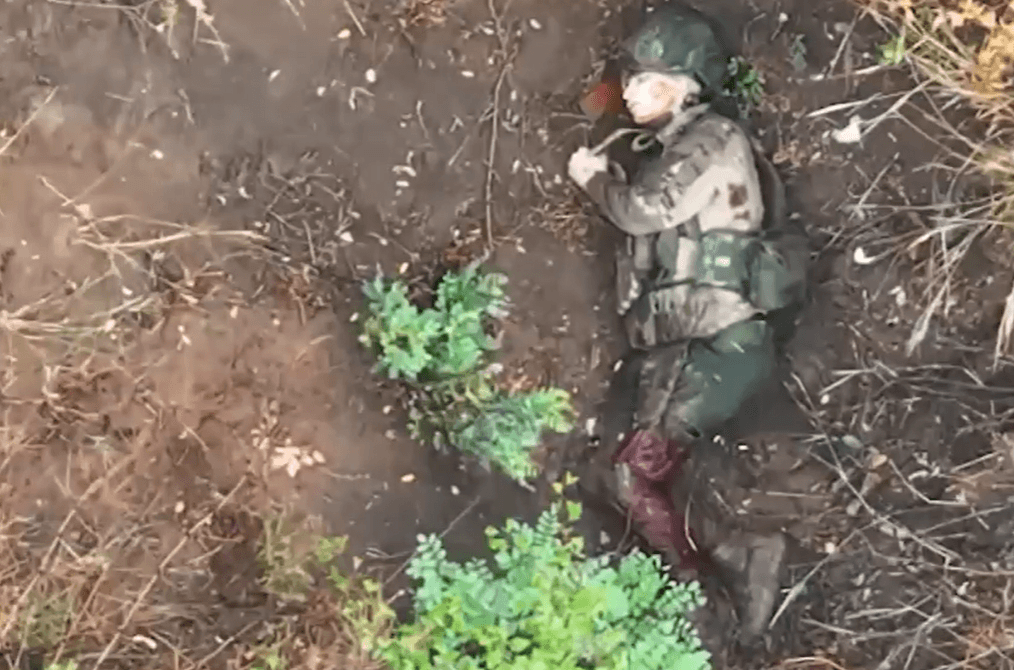 VIDEO // O brigadă militară ucraineană a publicat un videoclip șocant, în care apar femei ruse luptând în unități de asalt din prima linie