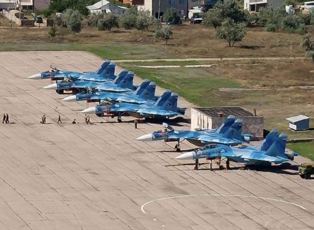 Ucraina susţine că a distrus un avion militar rus şi a avariat alte patru într-un atac cu drone asupra unui aerodrom din Crimeea