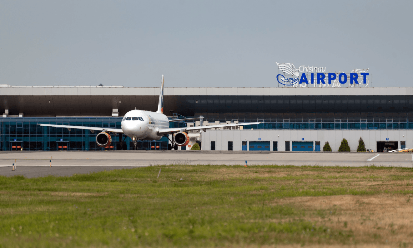 Trei candidați promovați în etapa următoare a concursului pentru șefia Aeroportului Chișinău